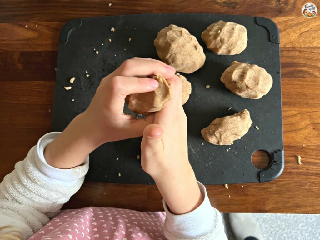 Plätzchenteig rollen