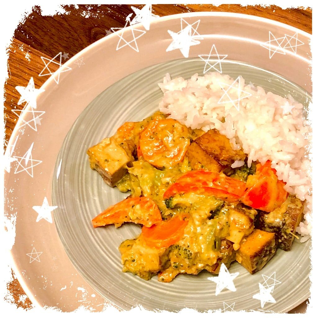Veganes Thai Räuchertofu Curry mit Gemüse Rezept