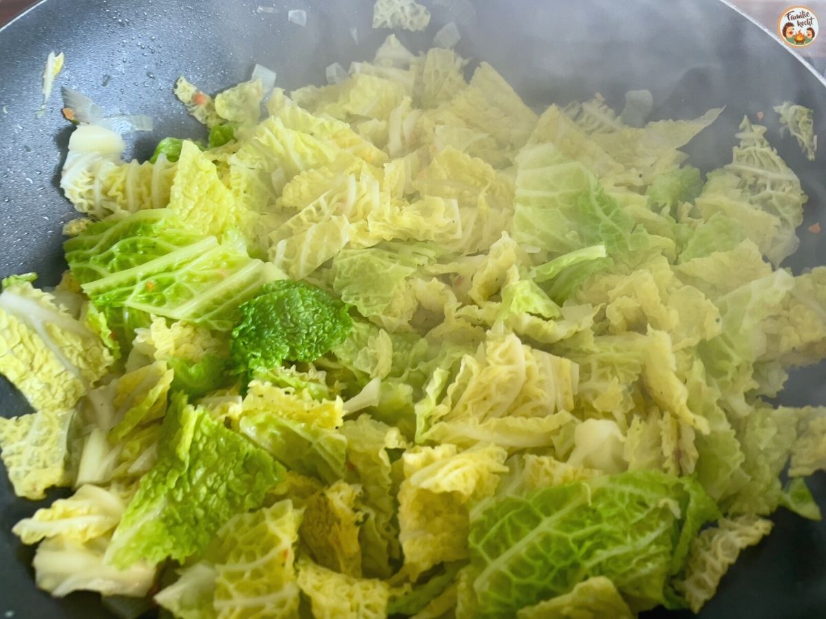 Rahmwirsing mit Räuchertofu ♥ cremig lecker | FAMILIE KOCHT