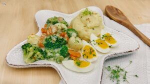 Kaisergemüse mit Kartoffelbrei und Ei