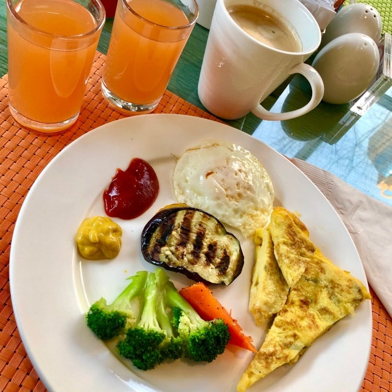 30 Frühstück im Hotel