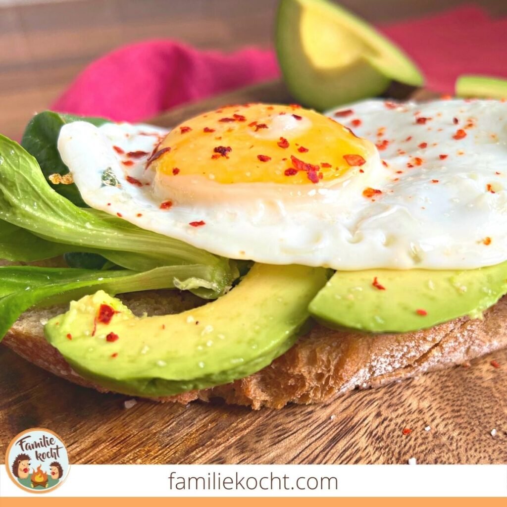 Geröstetes Avocado Brot mit Ei