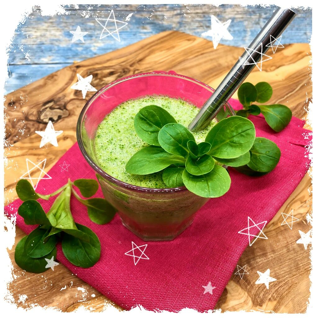 ラムのレタス 大麦草 オート麦ドリンクが入ったグリーンスムージー