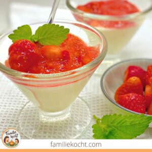 Panna Cotta mit Erdbeersoße