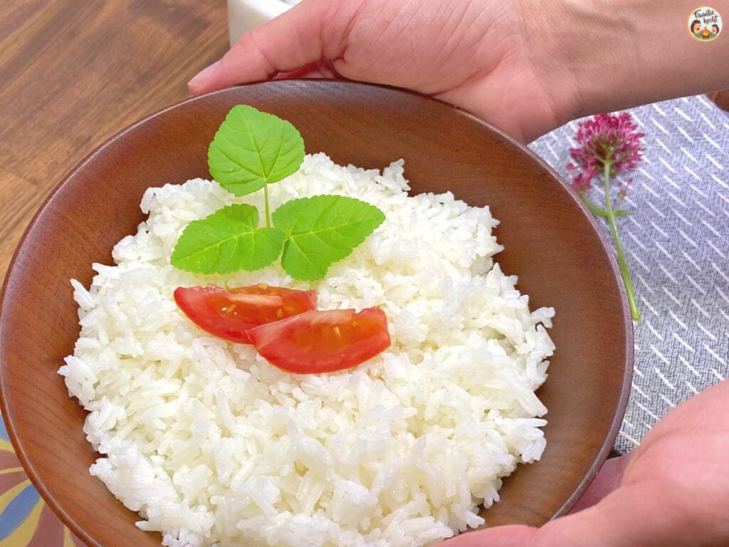 Basmati Reis in Schale serviert