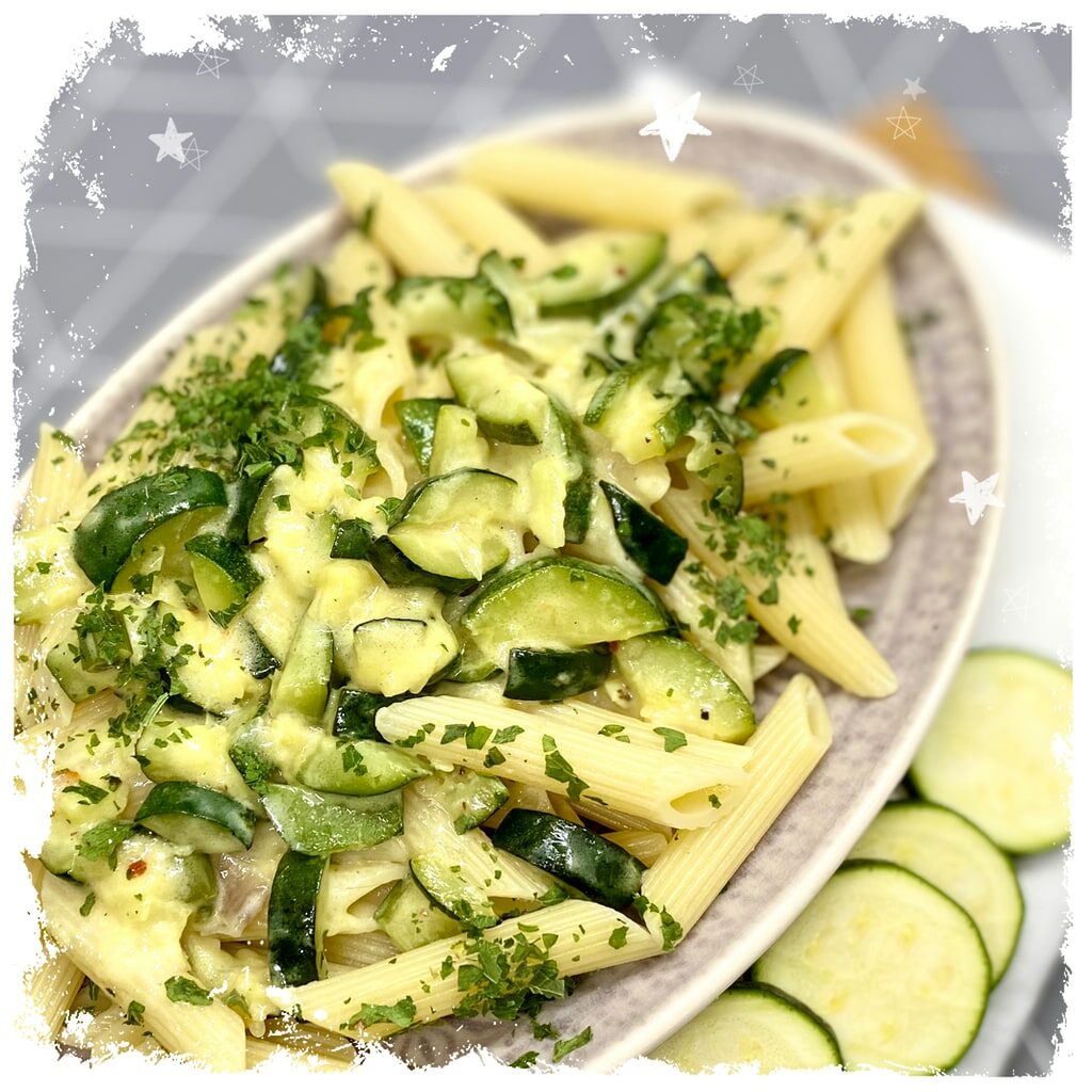 Zucchini Sahne Soße mit Penne ♨ lecker satt in 30 Min!