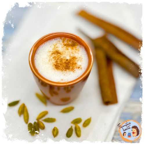 Ayurvedischer Bananen Lassi ♥ cremig mit Zimt & Kardamom Ayurvedischer Bananen Lassi ♥ cremig mit Zimt & Kardamom