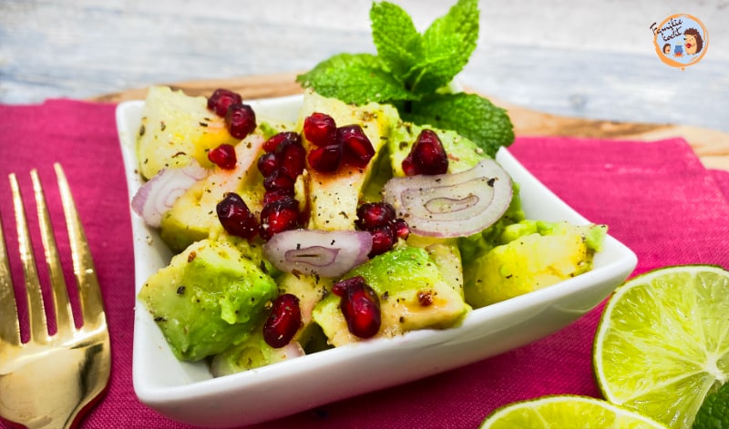 Ananassalat mit Avocado und Granatapfel