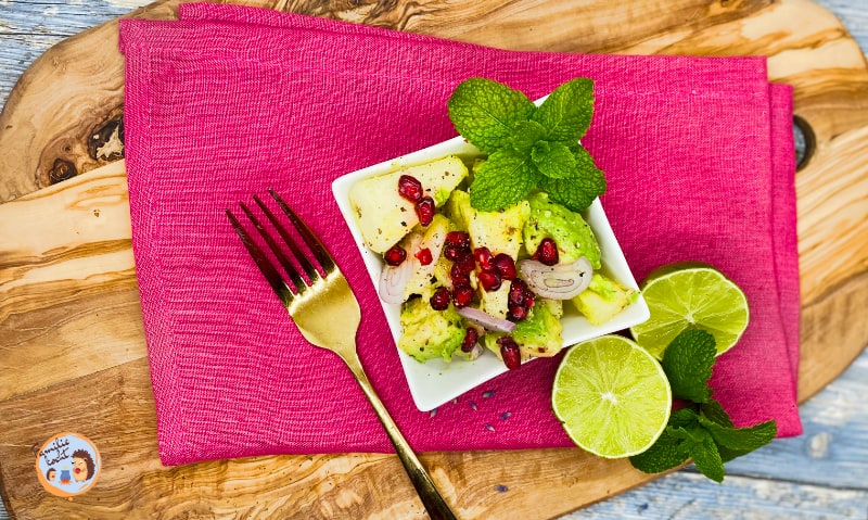 Avocadosalat mit Ananas und Granatapfel