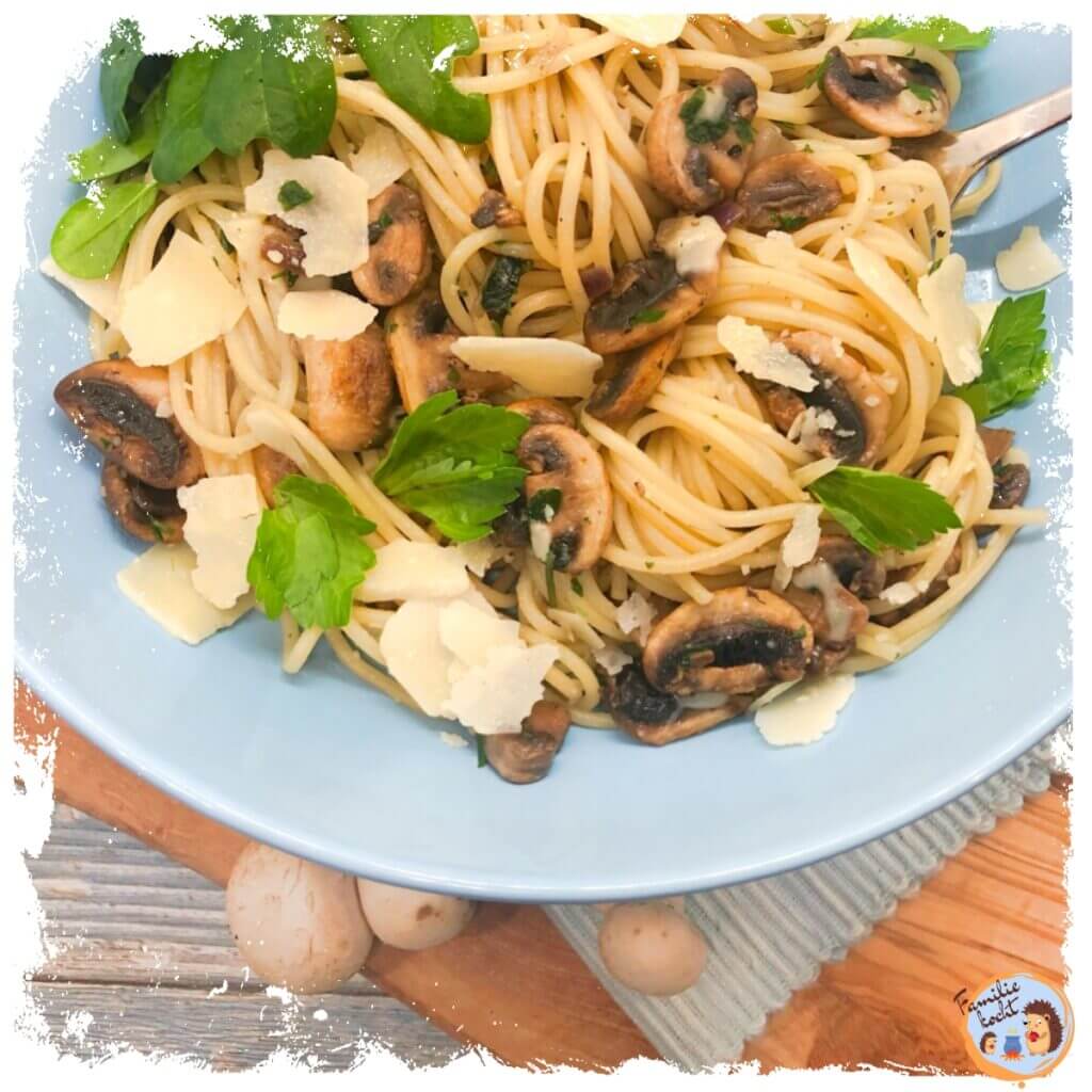 Spaghetti mit Champignons und Blattspinat