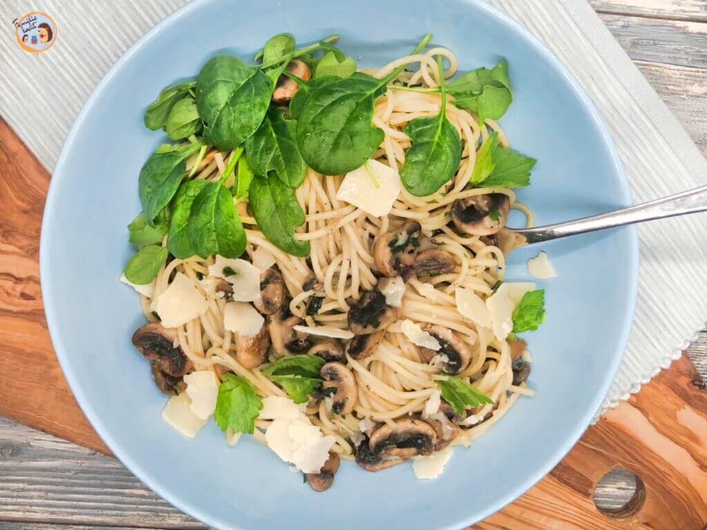 Spaghetti mit Spinat und Pilzen