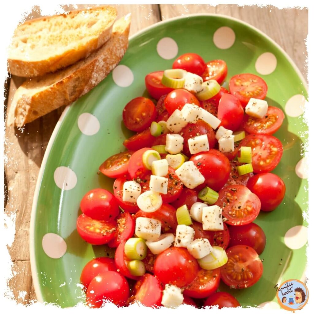 Tomaten Mozzarella Salat mit Frühlingszwiebeln