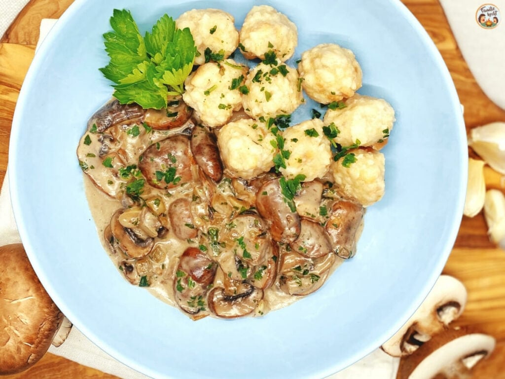 Knödel Gerichte mit Pilzen