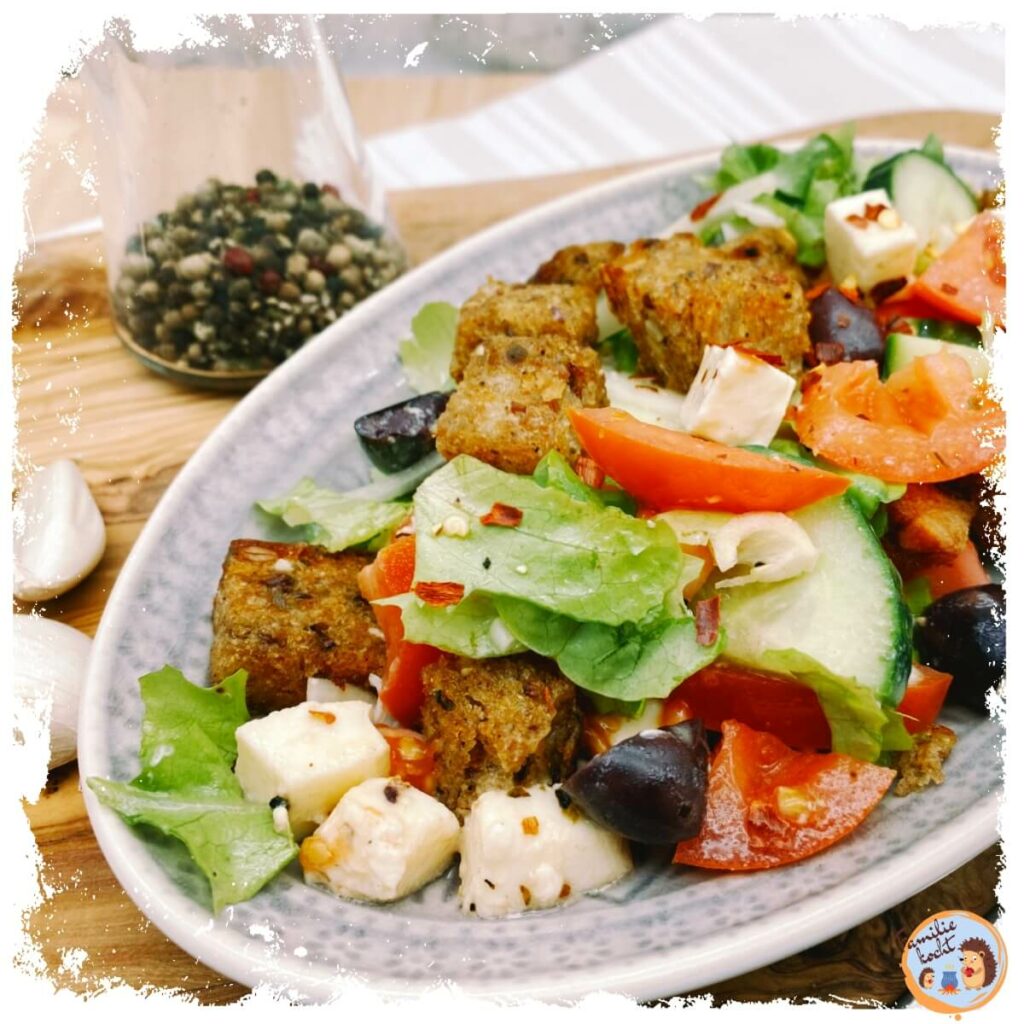 Griechischer Bauernsalat mit vegetarischem Hähnchen