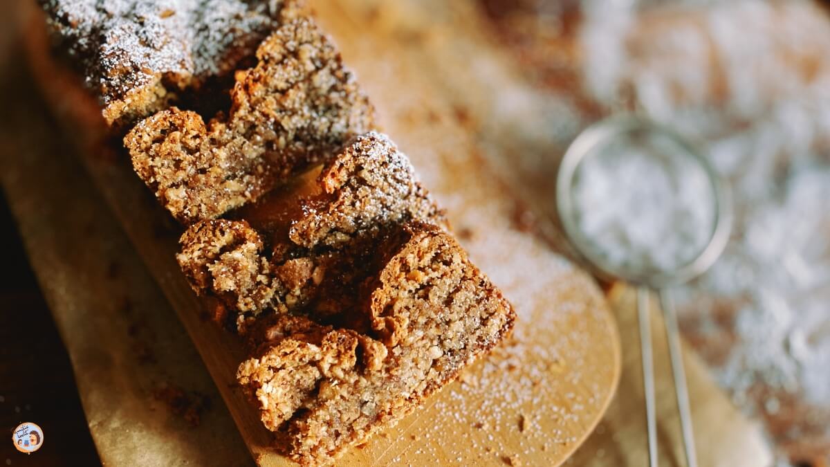 Rezept für Haselnusskuchen ♥ saftig &amp; vegan mit Puderzucker