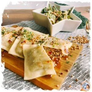 Vegane Maultaschen mit Buchweizen Crunch und Wirsing