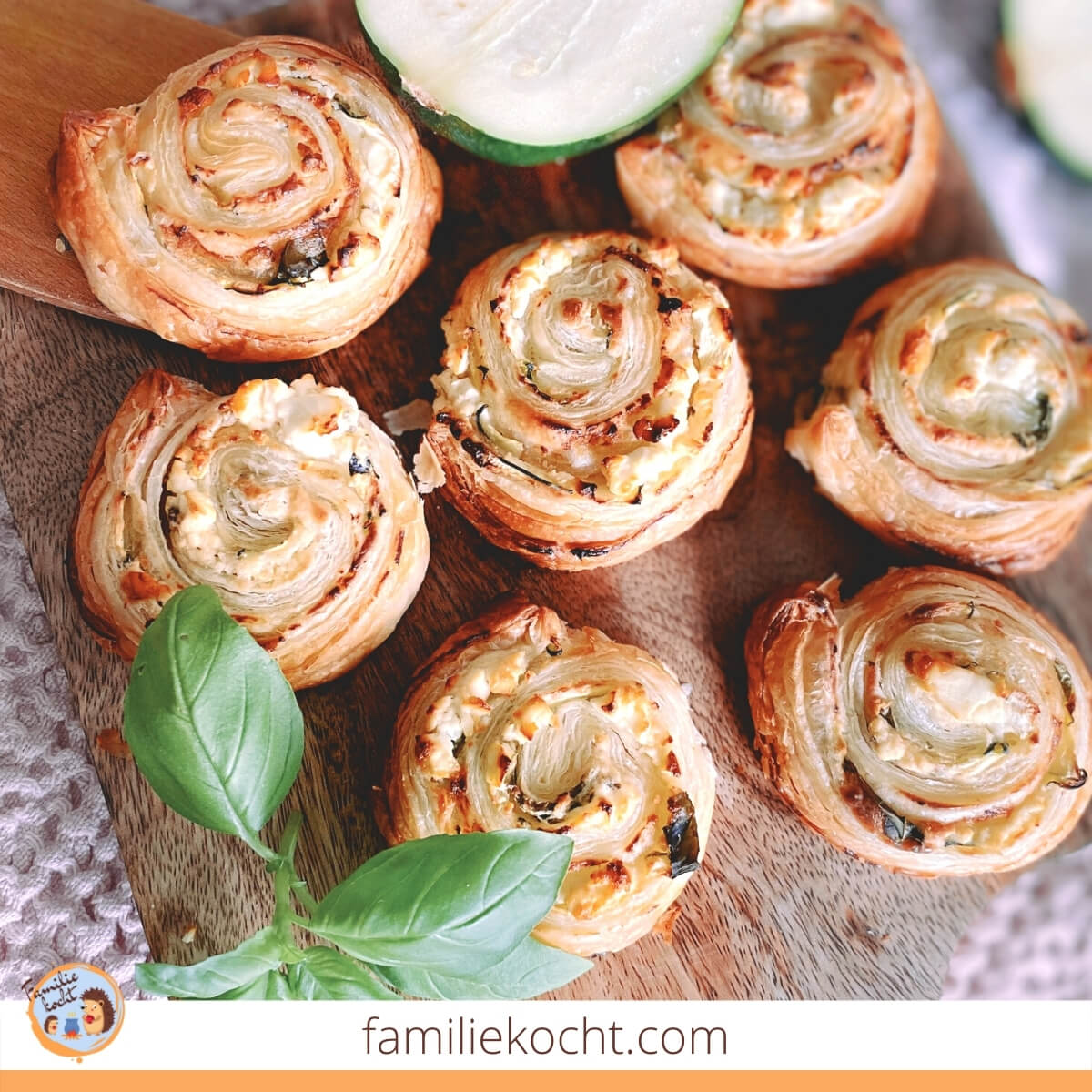 Blätterteig Schnecken ♥ vegetarisch mit Feta & Zucchini Blätterteig Schnecken ♥ vegetarisch mit Feta & Zucchini