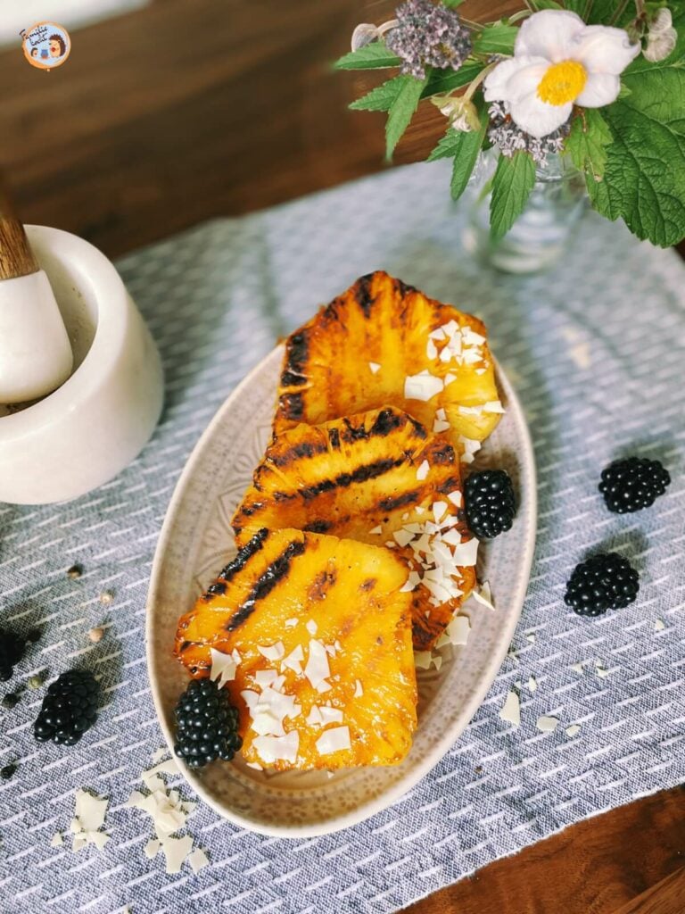 Gegrillte Ananas mit Vanilleeis