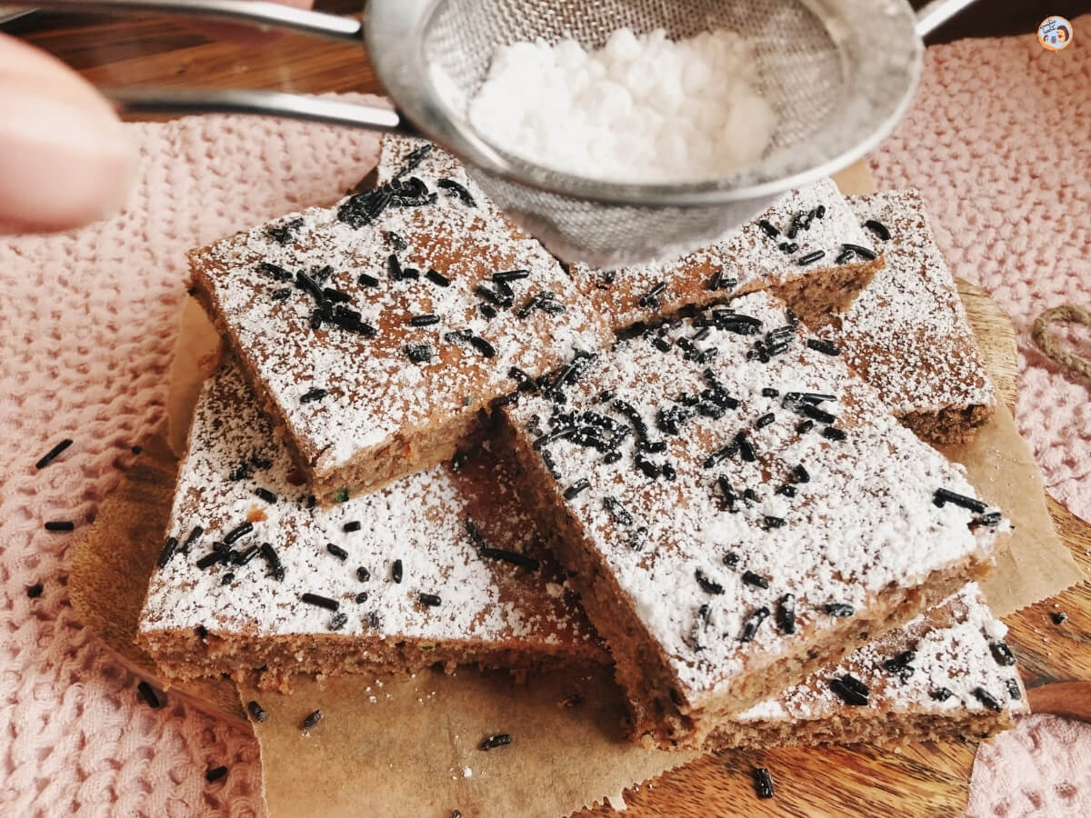 Saftiger Zucchinikuchen vom Blech ♥ Rezept ohne Butter