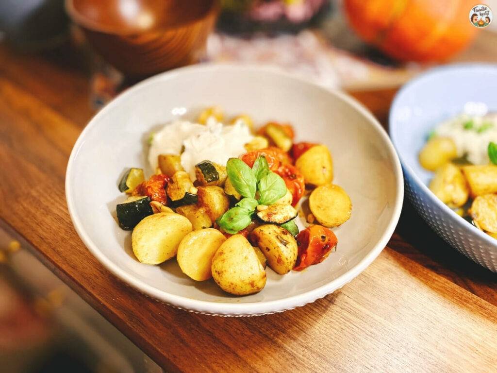 Ofenkartoffeln und Gemüse