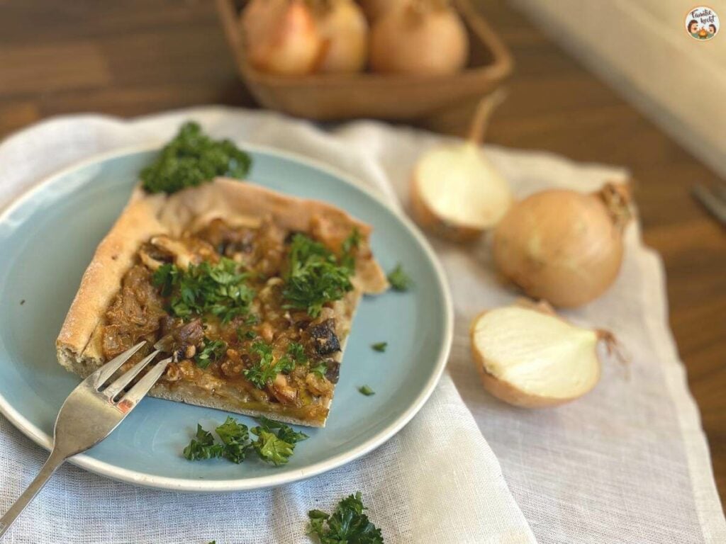 Zwiebelkuchen vom Blech vegetarisch