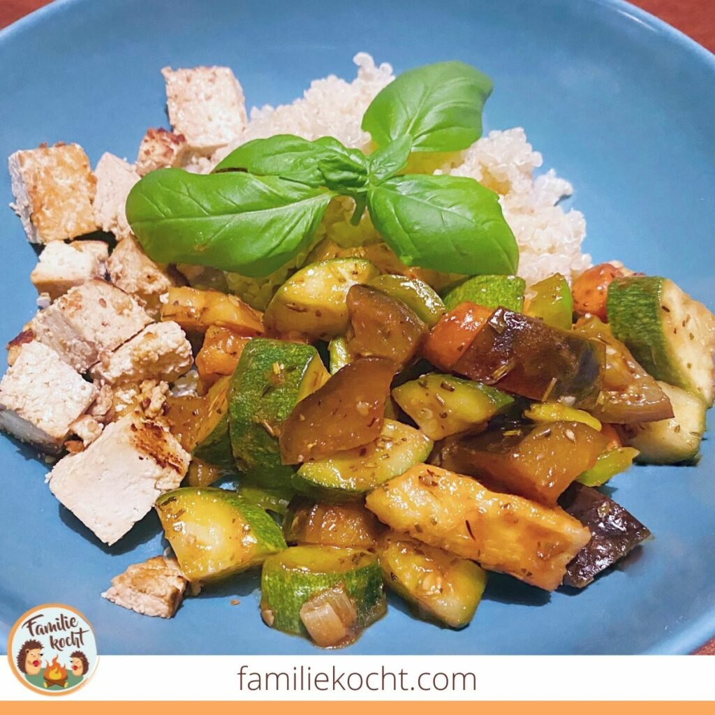 Auberginen Zucchini Pfanne mit Tofu