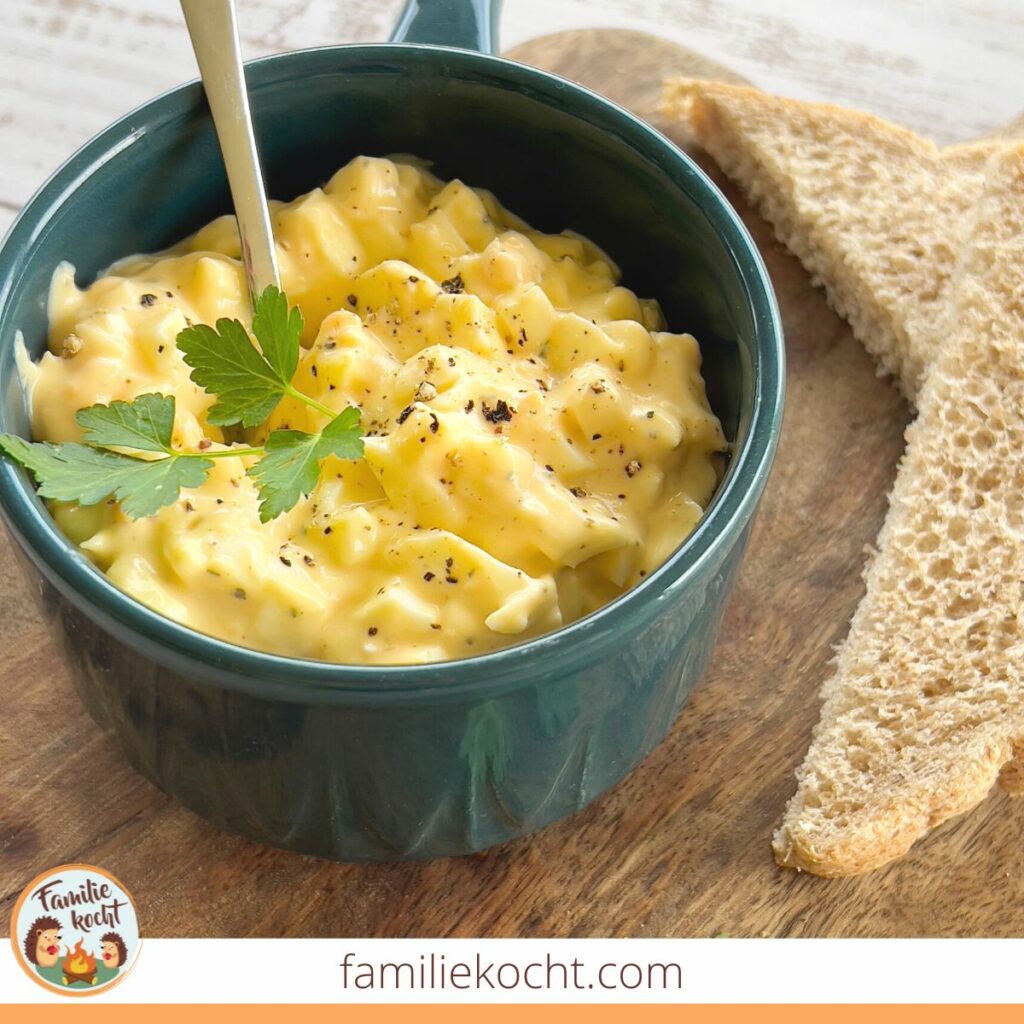 Cremiger Eiersalat mit Joghurt &amp; Remoulade | Familie kocht