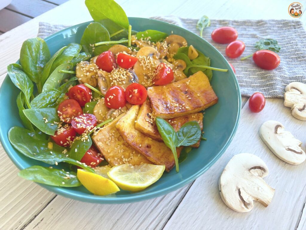 Salat mit Tofu und Champignons