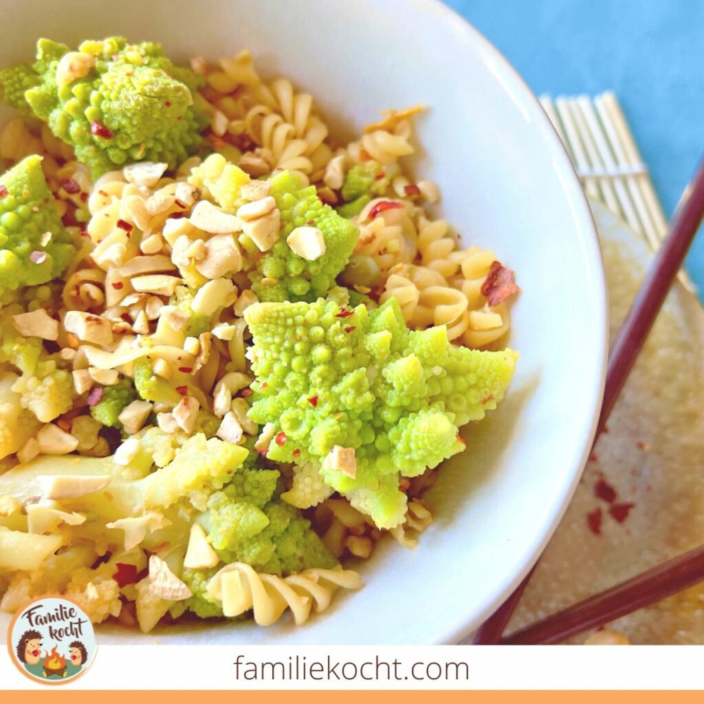 Wok mit Romanesco und Cashews