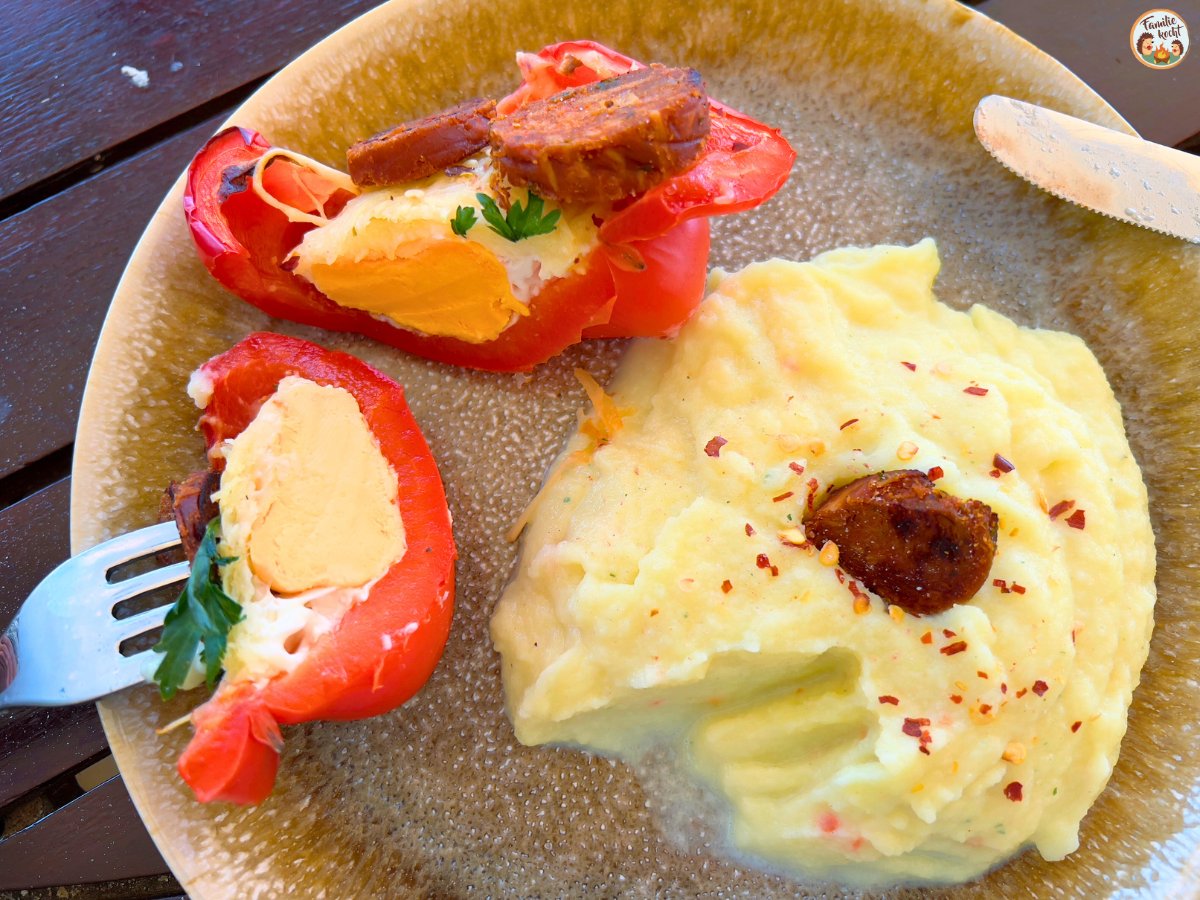 Ofenpaprika mit Ei & Veganer Chorizo! • Familie kocht Ofenpaprika mit Ei & Veganer Chorizo! • Familie kocht