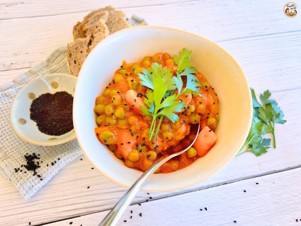 Indisches Curry mit Erbsen und Kartoffeln