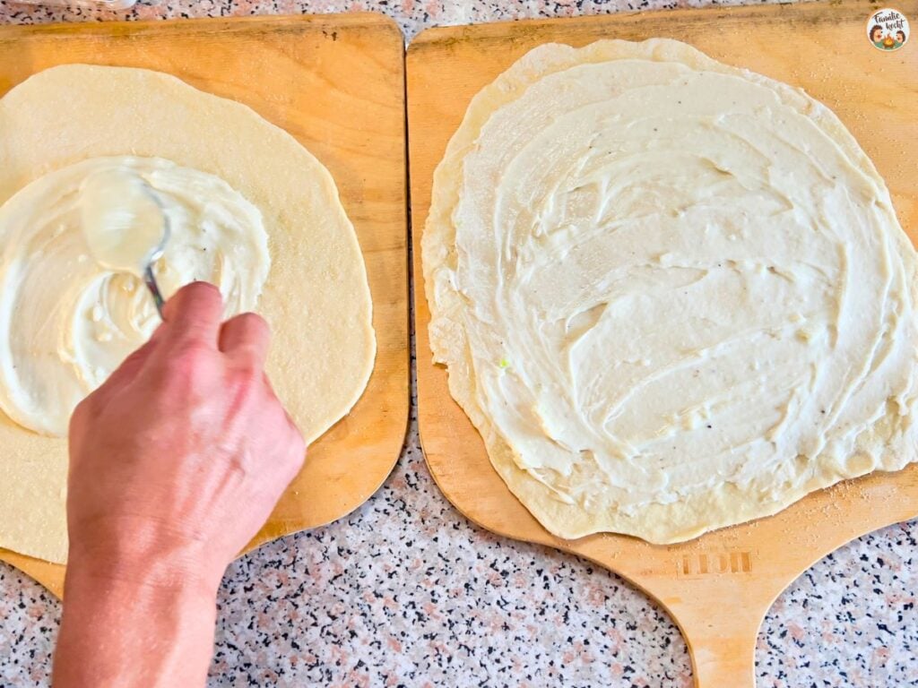 Pizza Bianca mit weißer Sauce