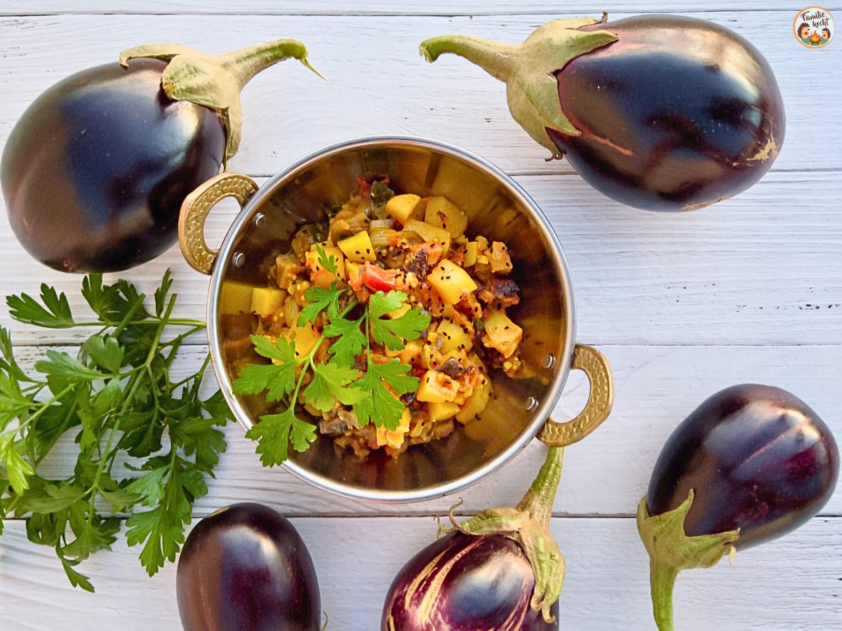 Aloo Baingan - indisches Auberginen Kartoffel Curry Aloo Baingan - indisches Auberginen Kartoffel Curry