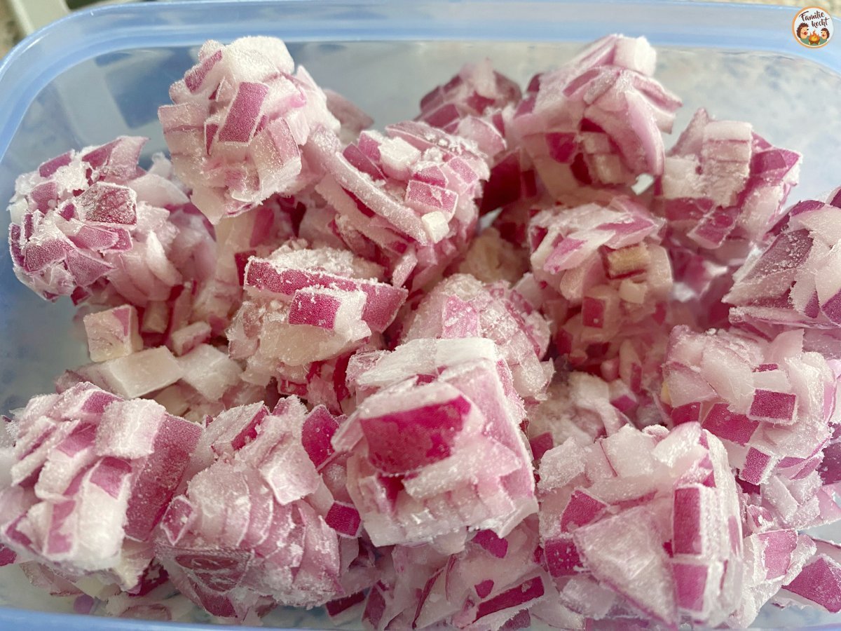 Zwiebelwürfel aus dem Eisfach - Schnell, einfach, genial! • Familie kocht